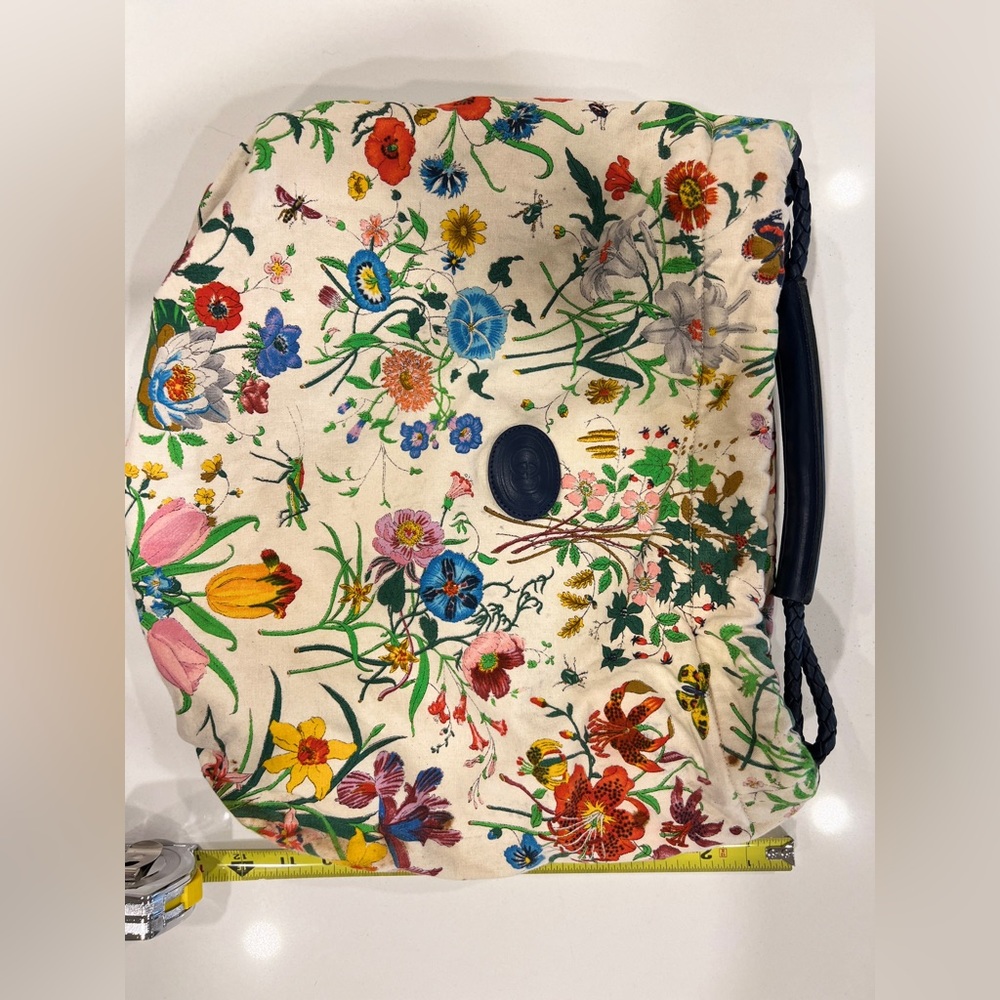 Gucci Floral Canvas Shoulder Bag in Cream with Multicolor Flower Print - Picture 3 of 9